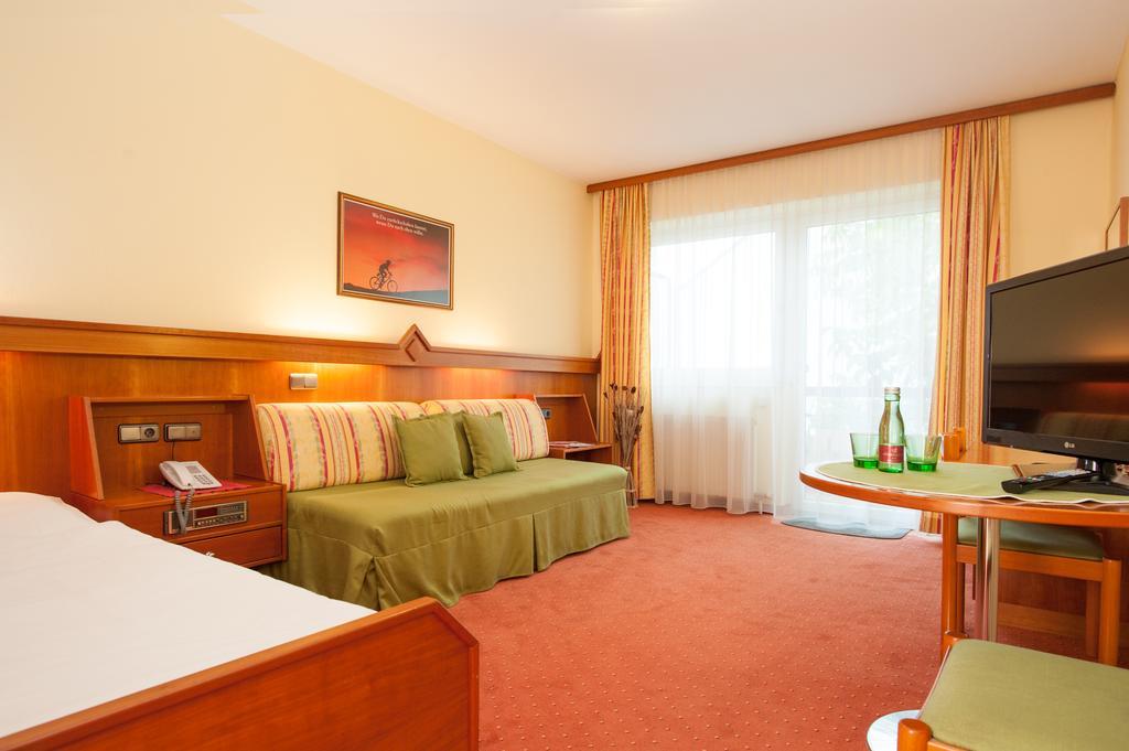Hotel Zur Post Санкт-Фалентин Экстерьер фото